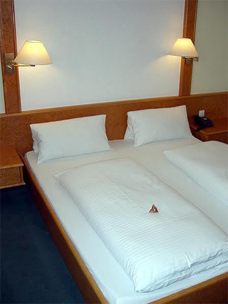Leopold Hotel 3*